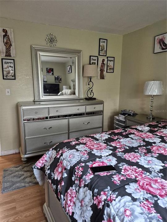 For Sale: $120,000 (2 beds, 1 baths, 832 Square Feet)