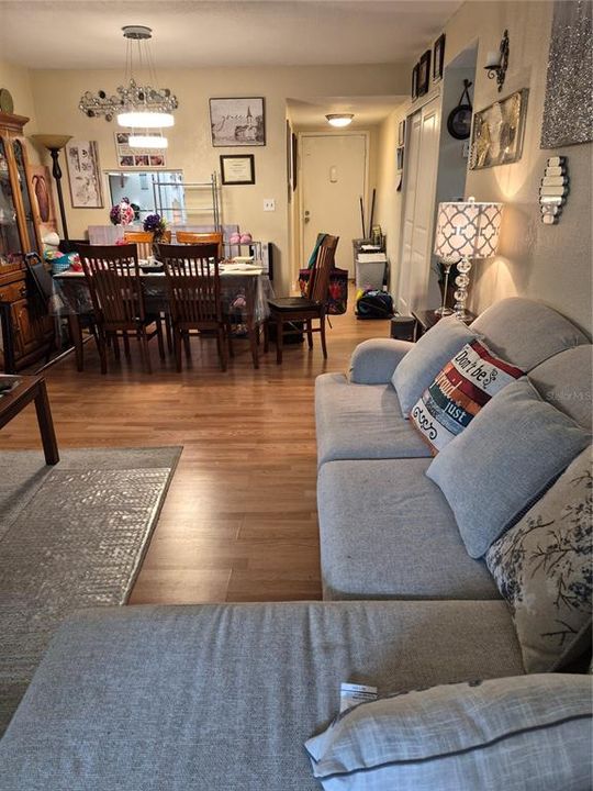 For Sale: $120,000 (2 beds, 1 baths, 832 Square Feet)