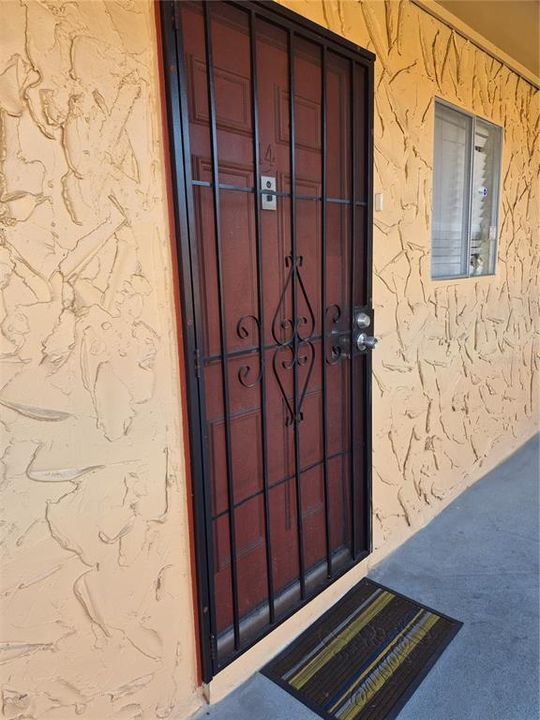 For Sale: $120,000 (2 beds, 1 baths, 832 Square Feet)