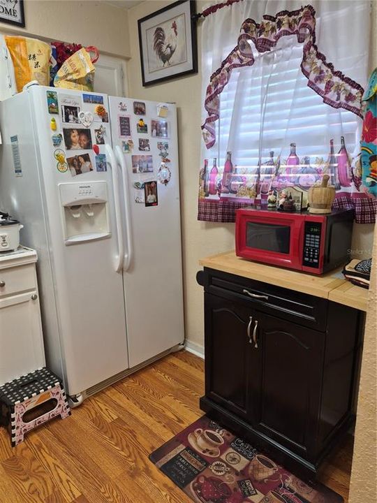 For Sale: $120,000 (2 beds, 1 baths, 832 Square Feet)