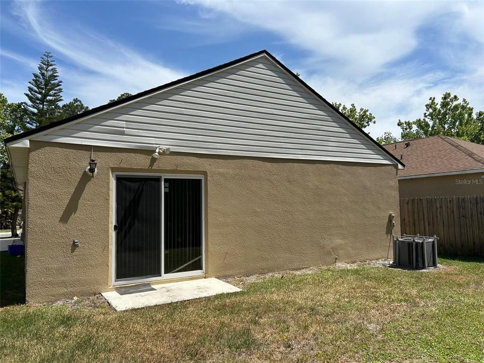 Под контрактом: $320,000 (4 спален, 2 ванн, 1406 Квадратных фут)