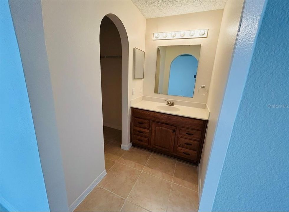 Под контрактом: $320,000 (4 спален, 2 ванн, 1406 Квадратных фут)