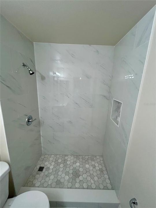 Под контрактом: $320,000 (4 спален, 2 ванн, 1406 Квадратных фут)