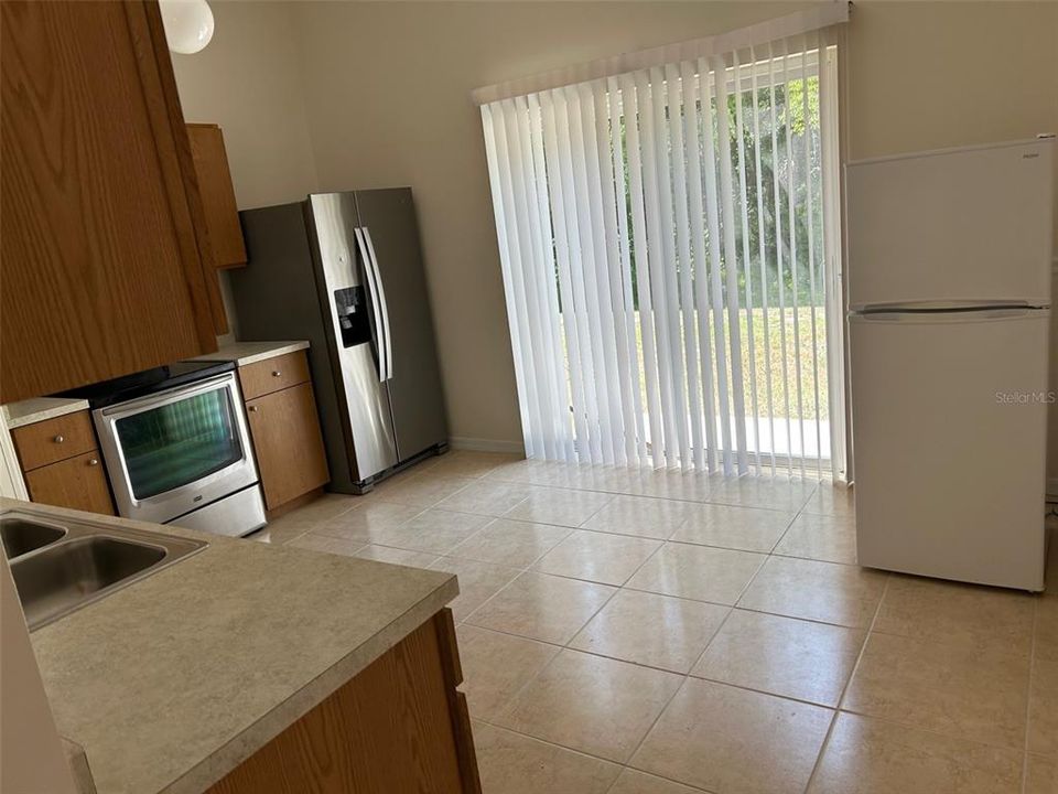 Под контрактом: $320,000 (4 спален, 2 ванн, 1406 Квадратных фут)