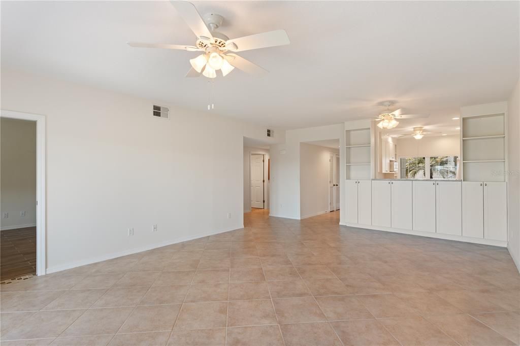 For Sale: $450,000 (2 beds, 2 baths, 1245 Square Feet)