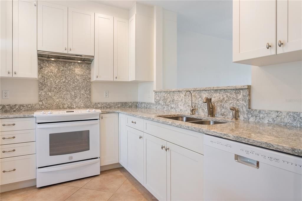 For Sale: $450,000 (2 beds, 2 baths, 1245 Square Feet)