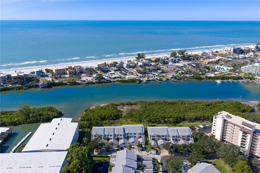 For Sale: $450,000 (2 beds, 2 baths, 1245 Square Feet)