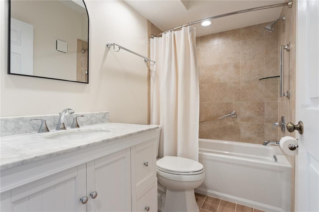 For Sale: $450,000 (2 beds, 2 baths, 1245 Square Feet)