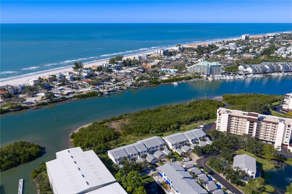 For Sale: $450,000 (2 beds, 2 baths, 1245 Square Feet)