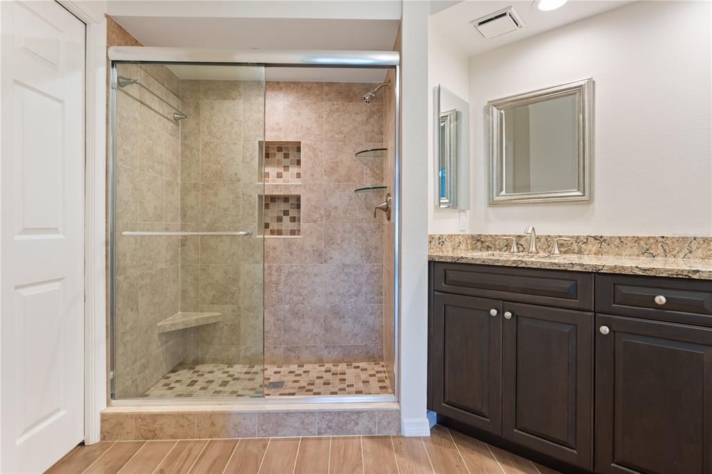 For Sale: $450,000 (2 beds, 2 baths, 1245 Square Feet)