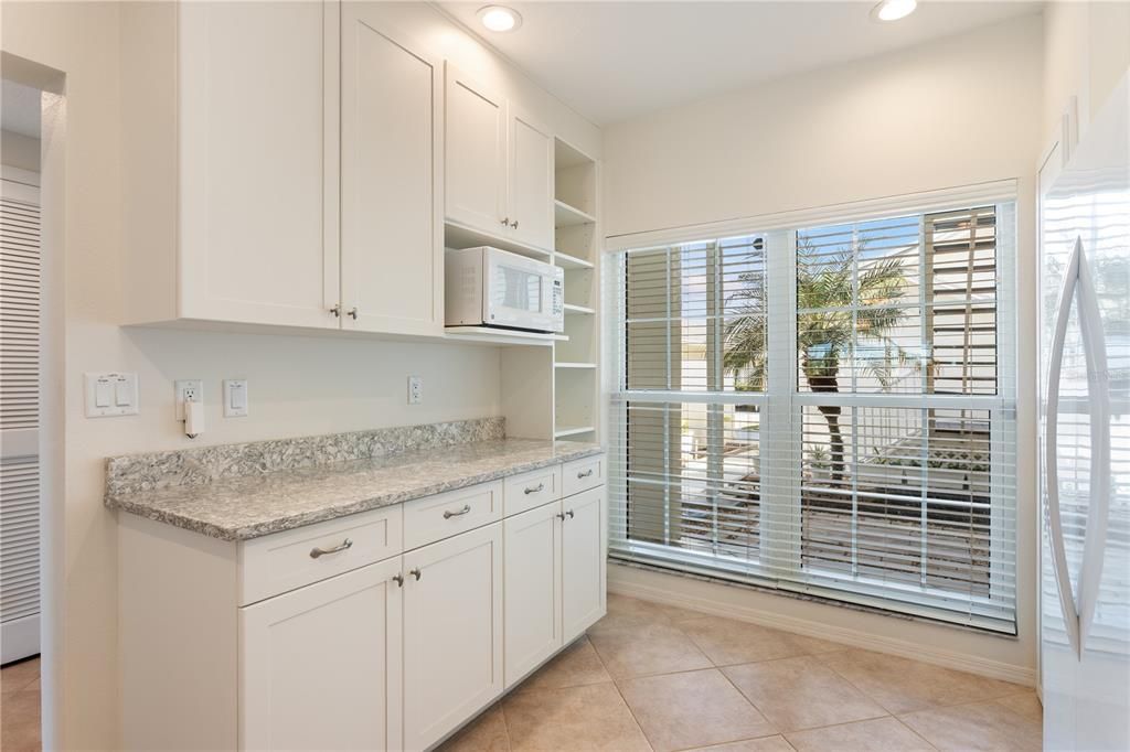 For Sale: $450,000 (2 beds, 2 baths, 1245 Square Feet)