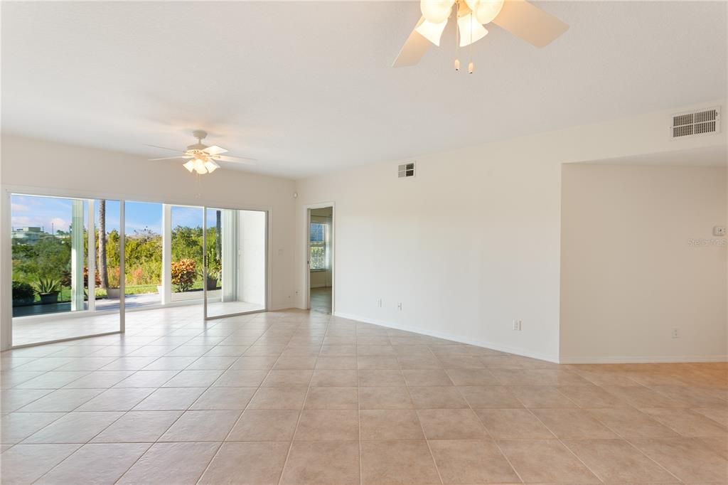 For Sale: $450,000 (2 beds, 2 baths, 1245 Square Feet)