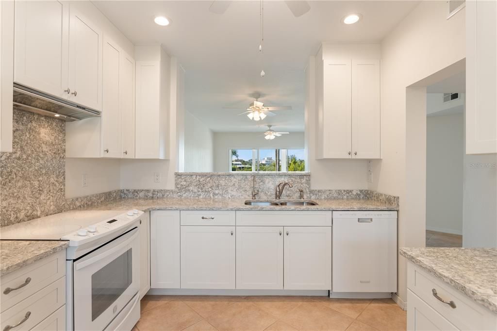 For Sale: $450,000 (2 beds, 2 baths, 1245 Square Feet)