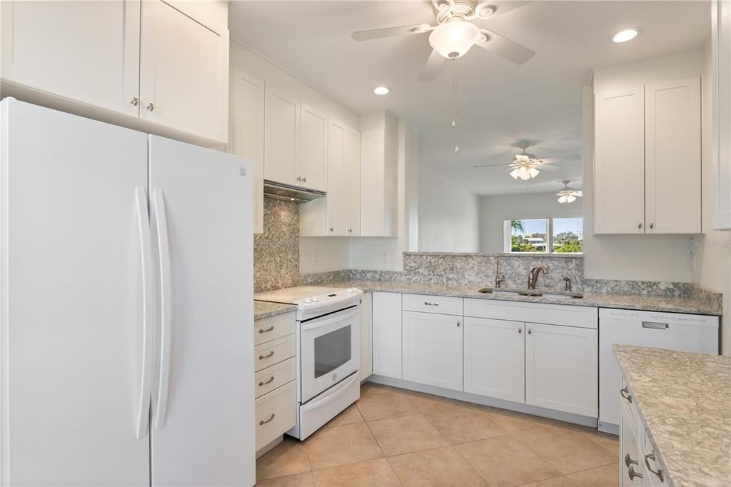 For Sale: $450,000 (2 beds, 2 baths, 1245 Square Feet)