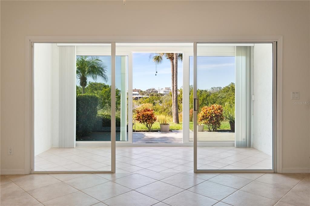 For Sale: $450,000 (2 beds, 2 baths, 1245 Square Feet)