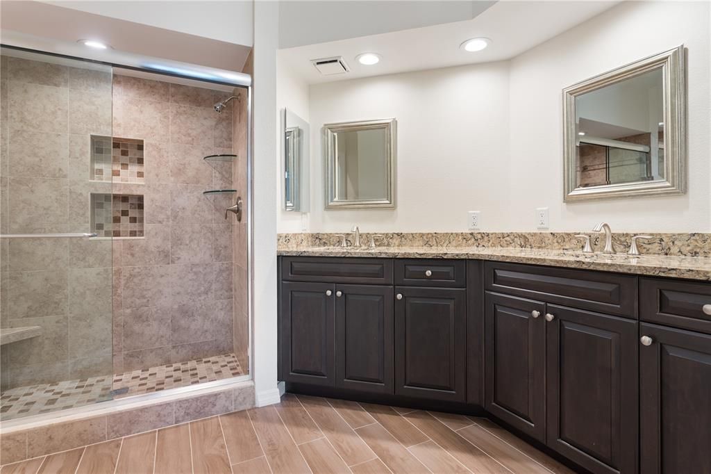 For Sale: $450,000 (2 beds, 2 baths, 1245 Square Feet)