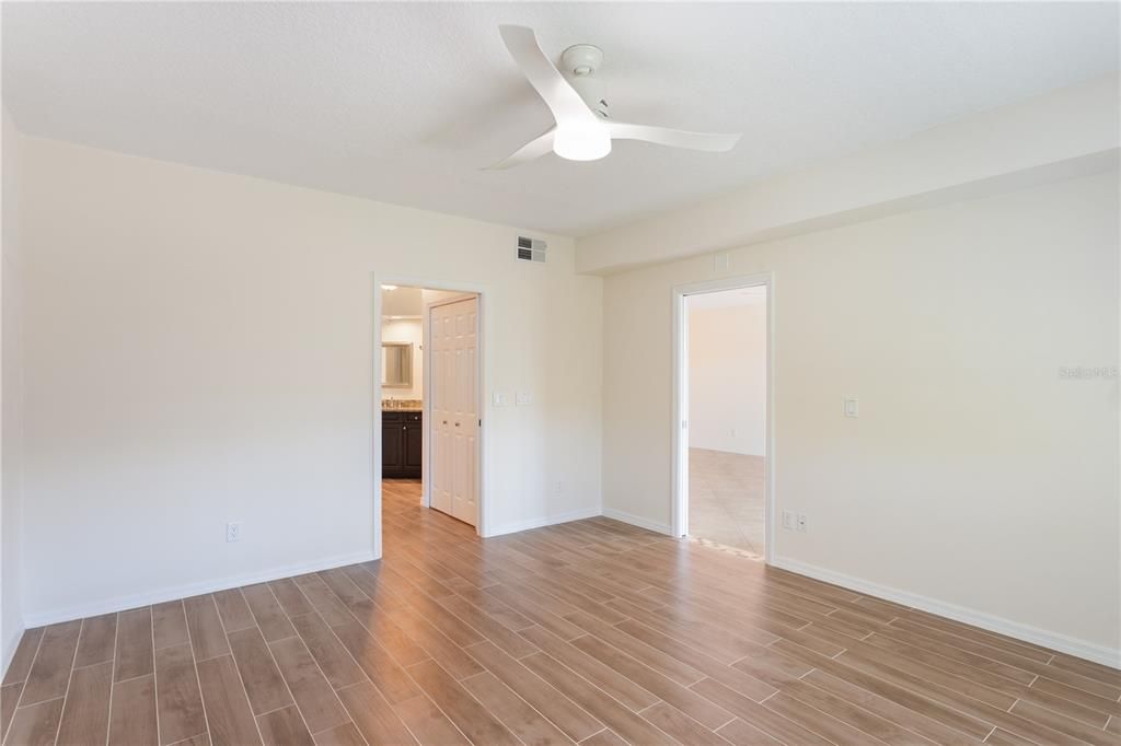 For Sale: $450,000 (2 beds, 2 baths, 1245 Square Feet)