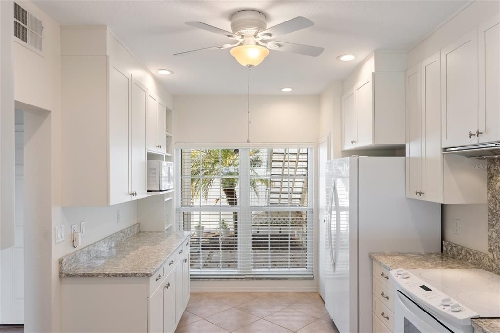 For Sale: $450,000 (2 beds, 2 baths, 1245 Square Feet)