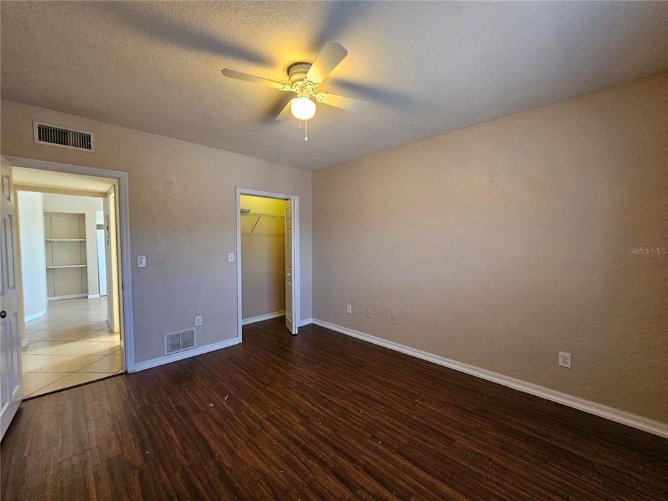 出租: $1,270 (1 贝兹, 1 浴室, 600 平方英尺)