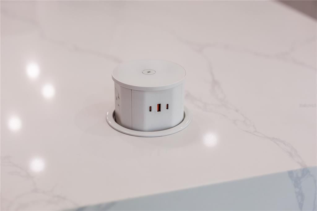 En Venta: $847,900 (4 camas, 3 baños, 2368 Pies cuadrados)