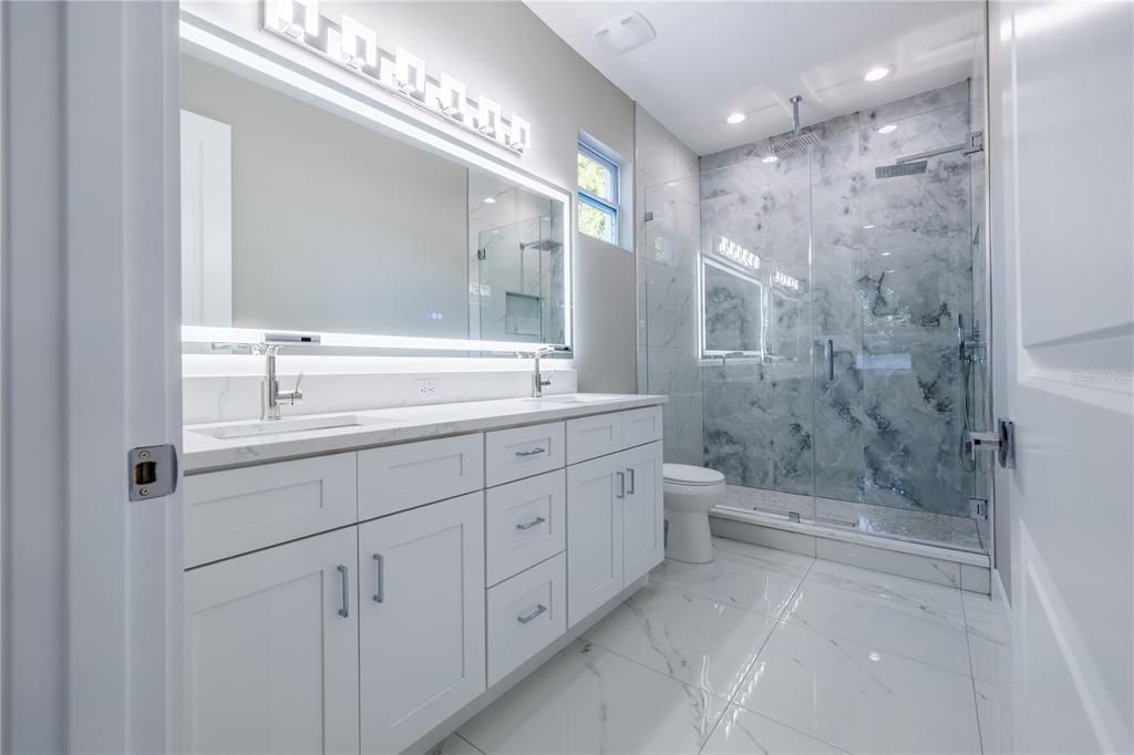 En Venta: $847,900 (4 camas, 3 baños, 2368 Pies cuadrados)