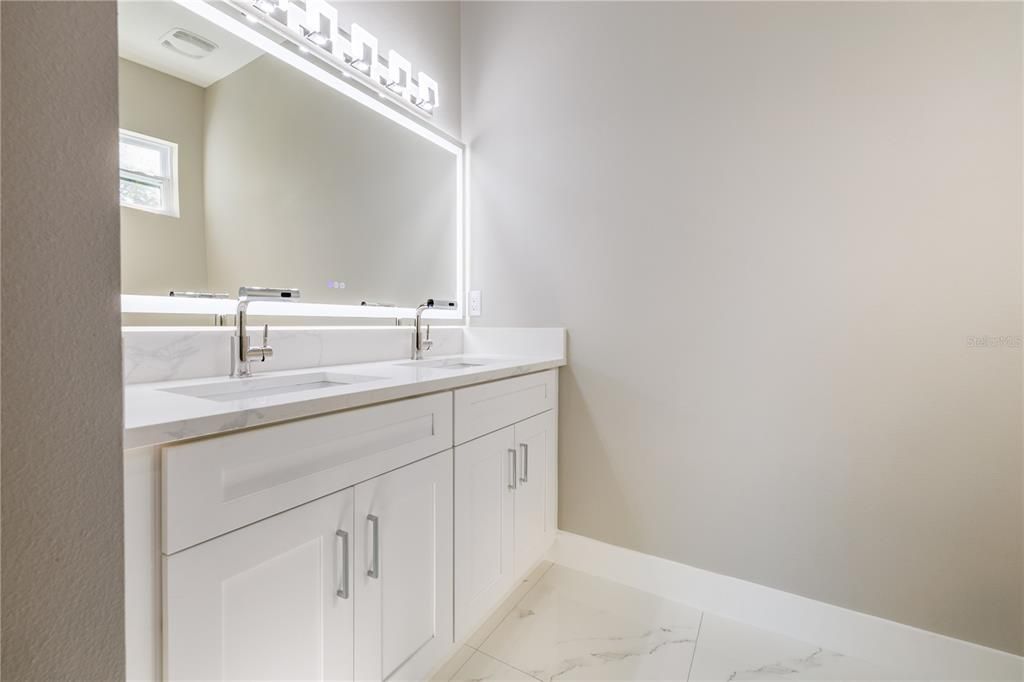 En Venta: $847,900 (4 camas, 3 baños, 2368 Pies cuadrados)