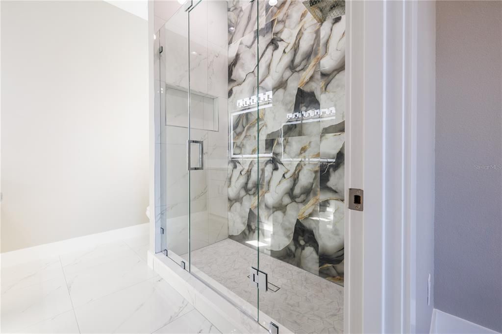 En Venta: $847,900 (4 camas, 3 baños, 2368 Pies cuadrados)