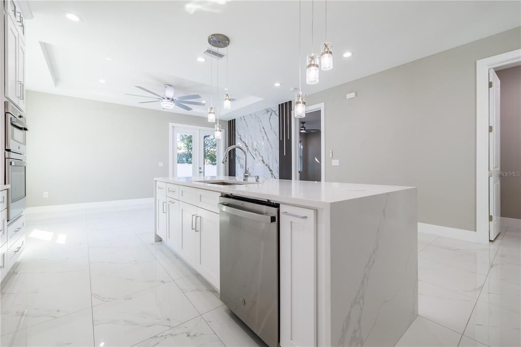 En Venta: $847,900 (4 camas, 3 baños, 2368 Pies cuadrados)