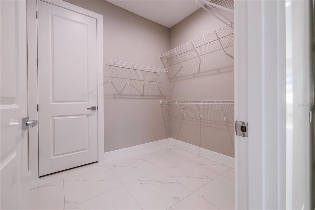 En Venta: $847,900 (4 camas, 3 baños, 2368 Pies cuadrados)