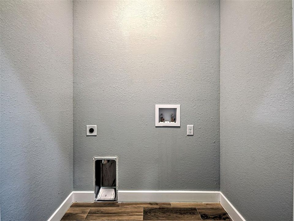 For Sale: $499,000 (6 beds, 0 baths, 2252 Square Feet)