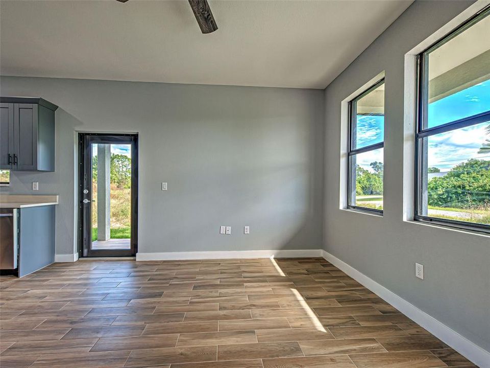 For Sale: $499,000 (6 beds, 0 baths, 2252 Square Feet)