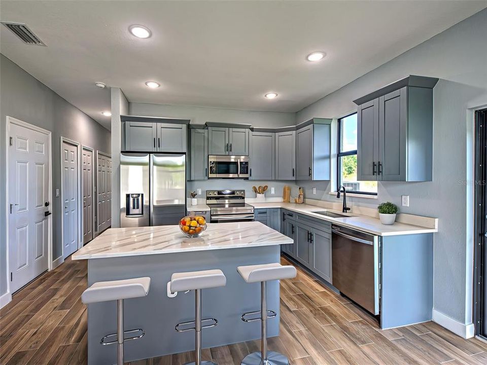 For Sale: $499,000 (6 beds, 0 baths, 2252 Square Feet)