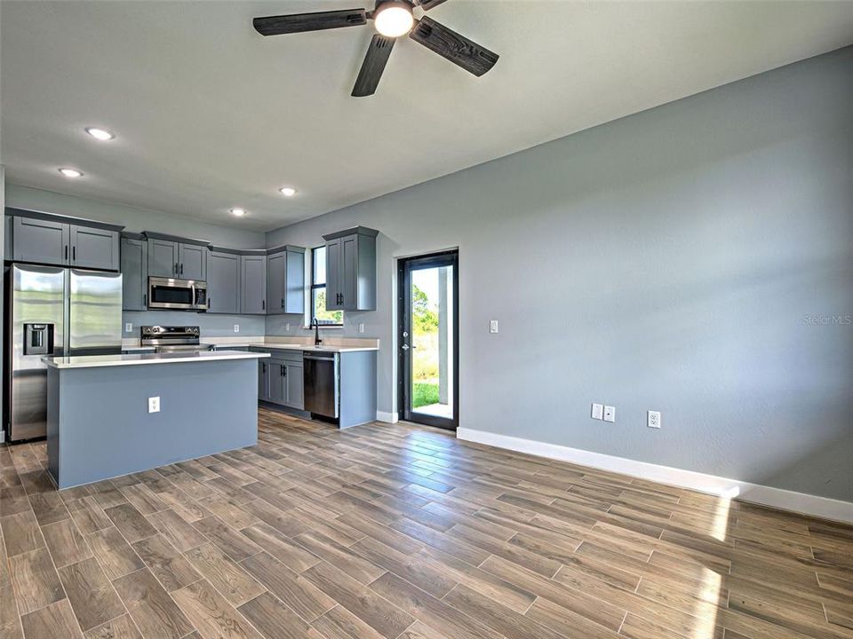 For Sale: $499,000 (6 beds, 0 baths, 2252 Square Feet)