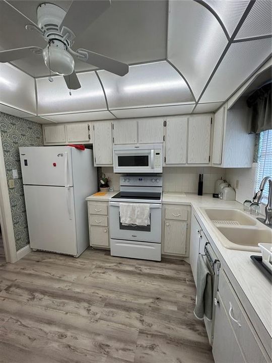 出租: $3,500 (2 贝兹, 2 浴室, 1050 平方英尺)