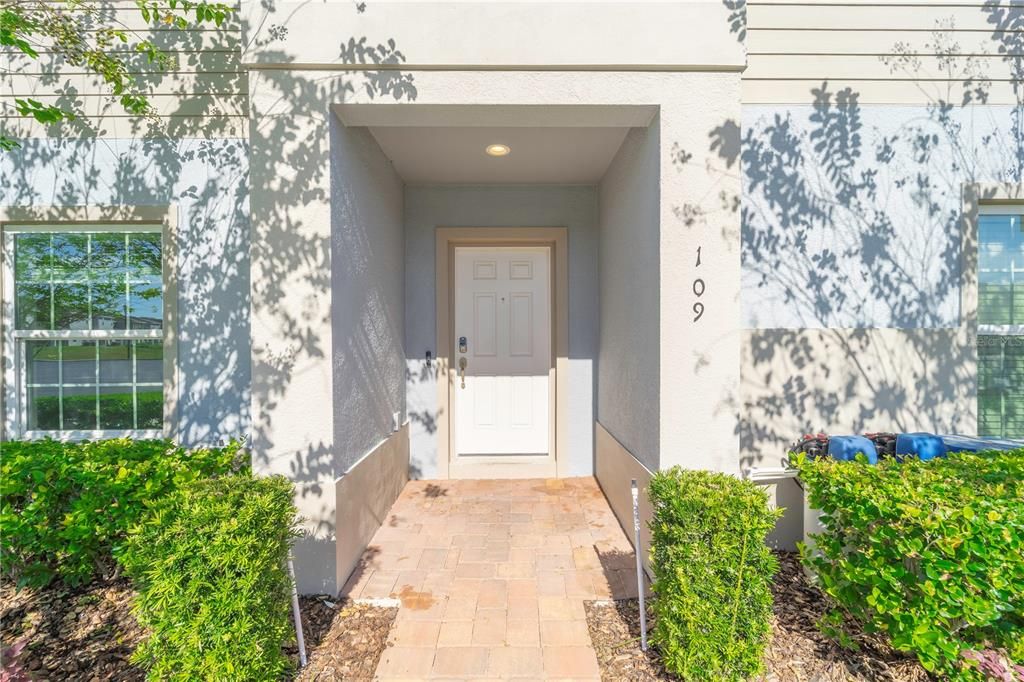 For Rent: $1,800 (3 beds, 2 baths, 1606 Square Feet)