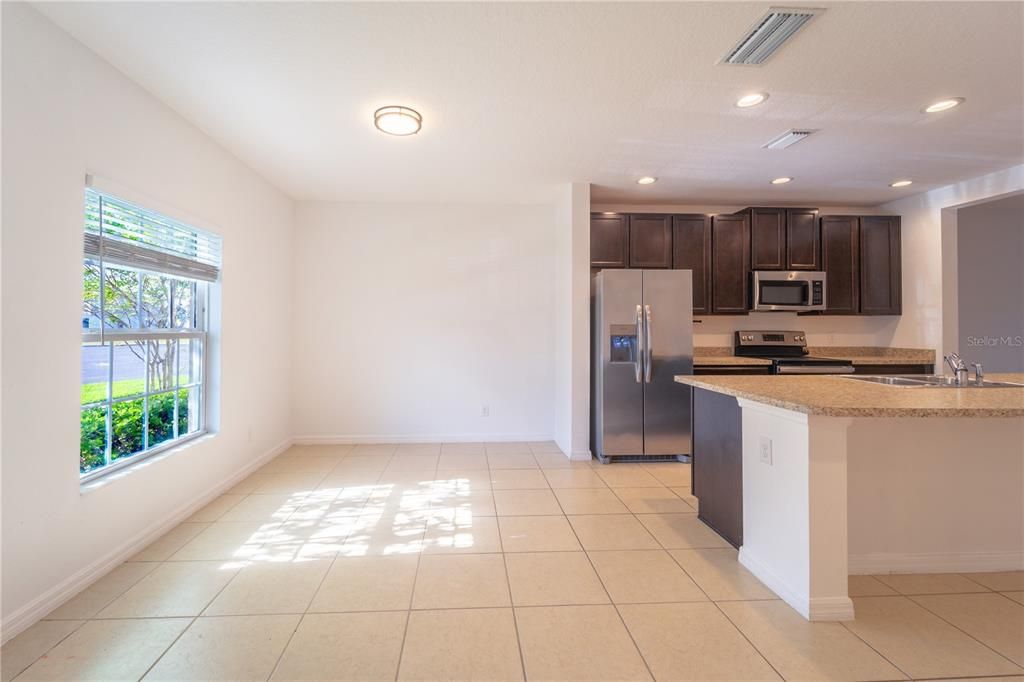 For Rent: $1,800 (3 beds, 2 baths, 1606 Square Feet)