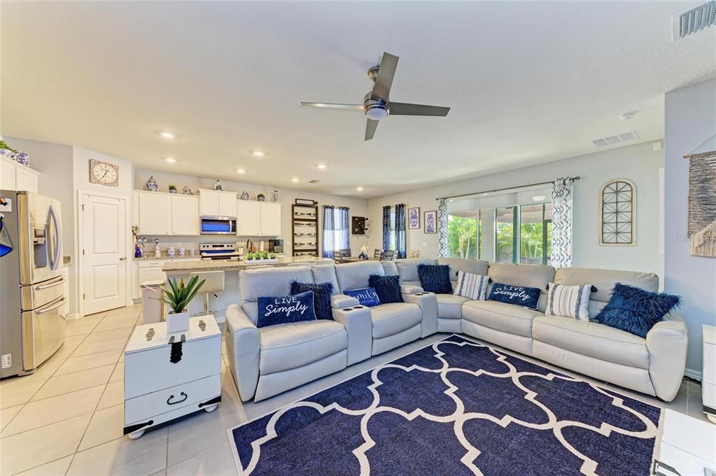 Active With Contract: $325,000 (4 beds, 2 baths, 2035 Square Feet)