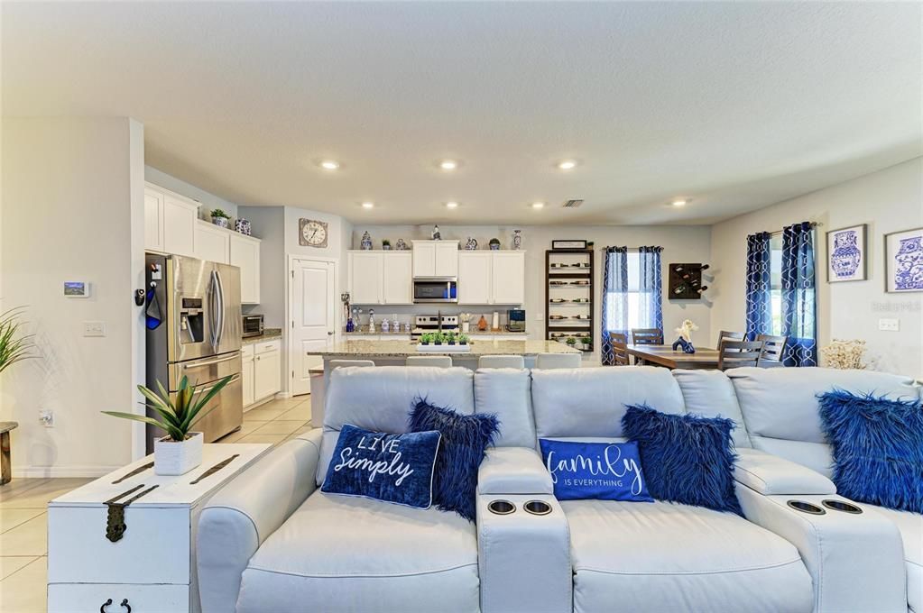 Active With Contract: $325,000 (4 beds, 2 baths, 2035 Square Feet)