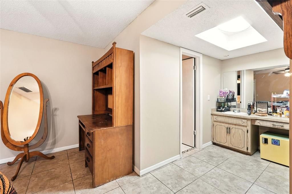 Active With Contract: $499,900 (4 beds, 2 baths, 1849 Square Feet)