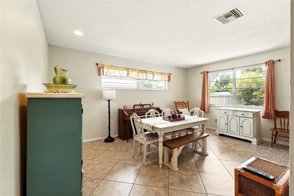 Active With Contract: $499,900 (4 beds, 2 baths, 1849 Square Feet)