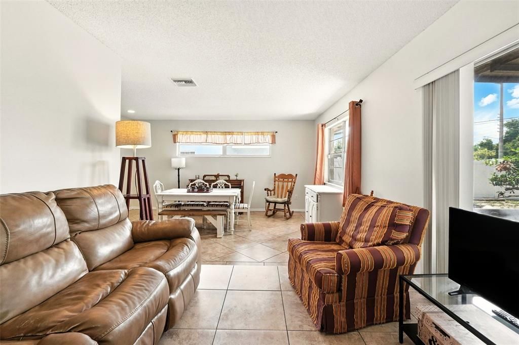 Active With Contract: $499,900 (4 beds, 2 baths, 1849 Square Feet)