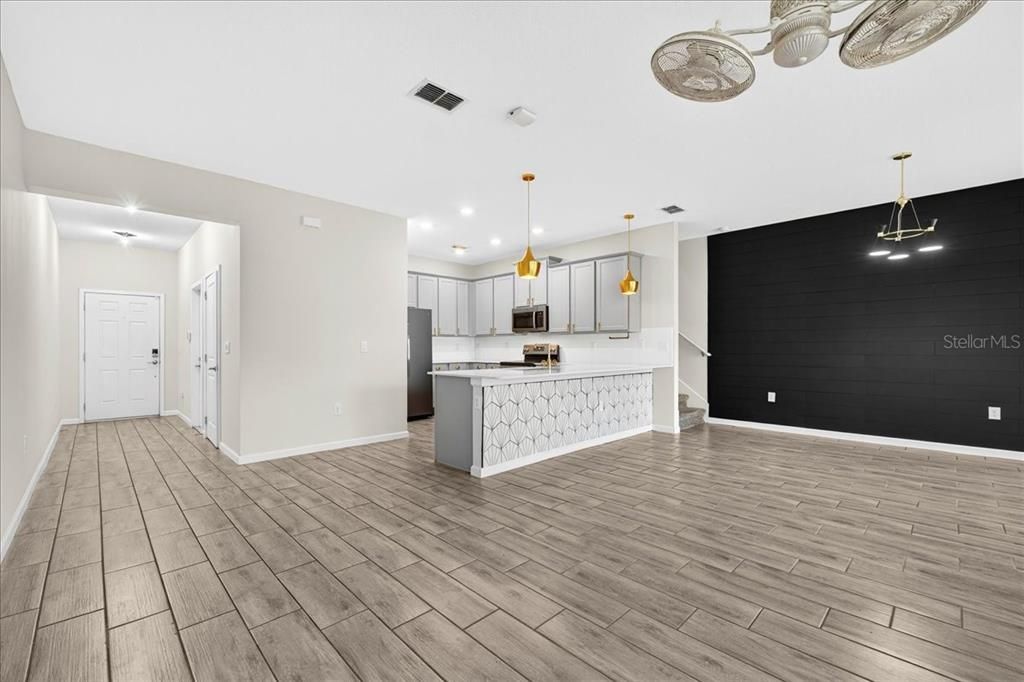 Active With Contract: $334,990 (3 beds, 2 baths, 1741 Square Feet)