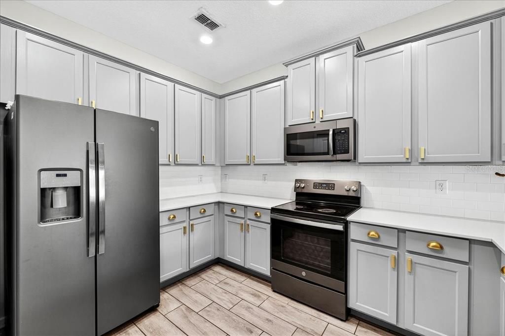 Active With Contract: $334,990 (3 beds, 2 baths, 1741 Square Feet)