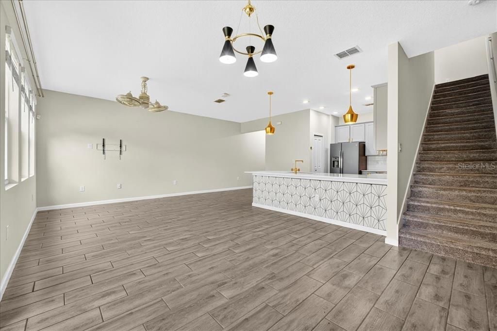 Active With Contract: $334,990 (3 beds, 2 baths, 1741 Square Feet)