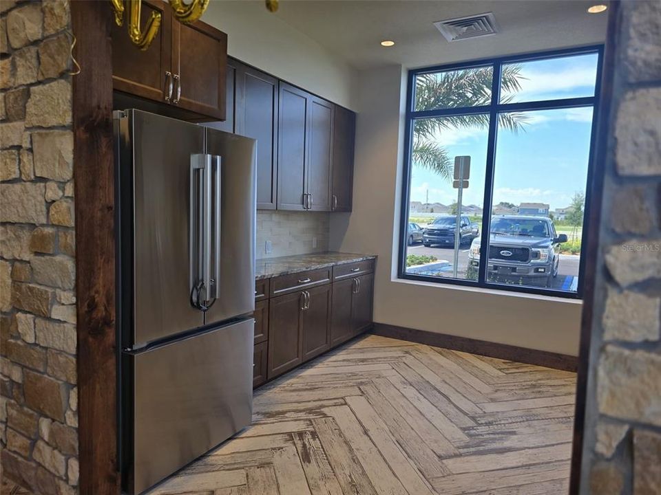 For Rent: $2,100 (4 beds, 2 baths, 1879 Square Feet)