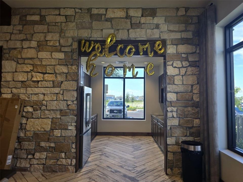 For Rent: $2,100 (4 beds, 2 baths, 1879 Square Feet)