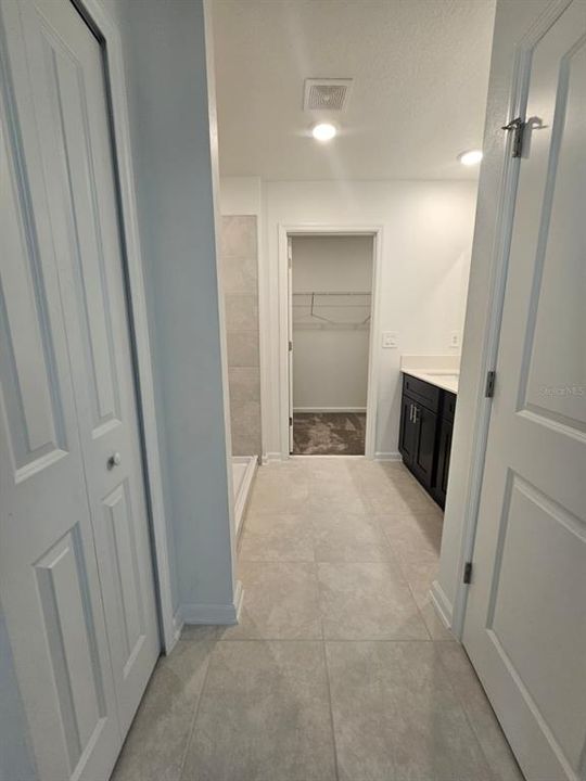 For Rent: $2,100 (4 beds, 2 baths, 1879 Square Feet)