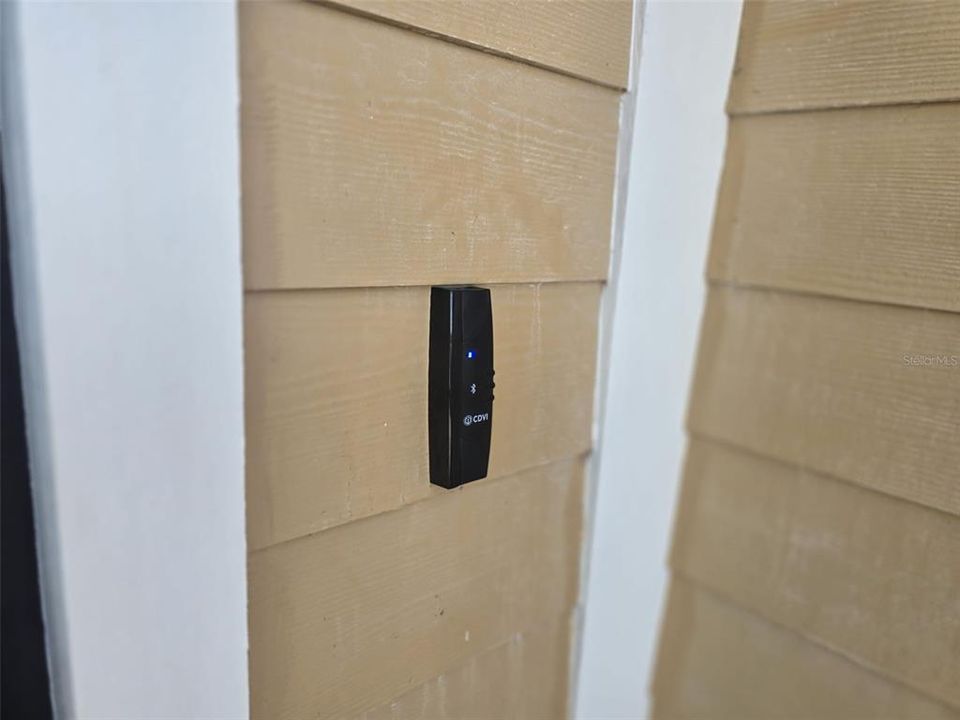 For Rent: $2,100 (4 beds, 2 baths, 1879 Square Feet)