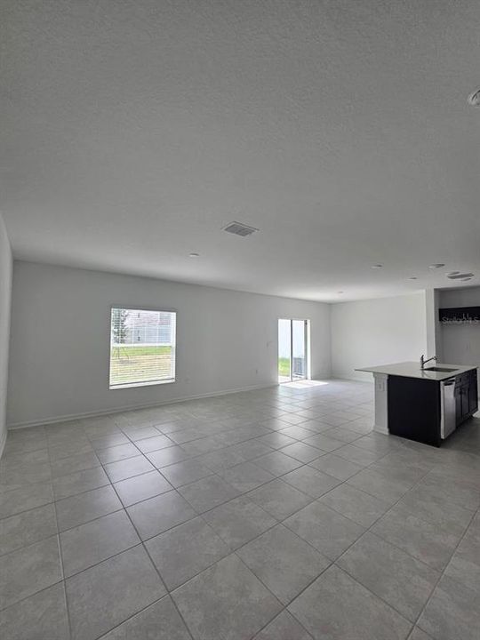 For Rent: $2,100 (4 beds, 2 baths, 1879 Square Feet)