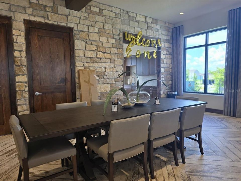 For Rent: $2,100 (4 beds, 2 baths, 1879 Square Feet)